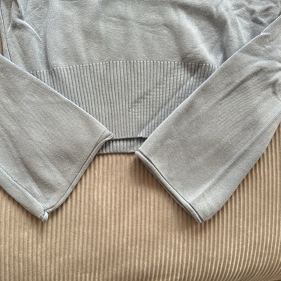 Cropped powder blue sweater - Picture 3 of 4